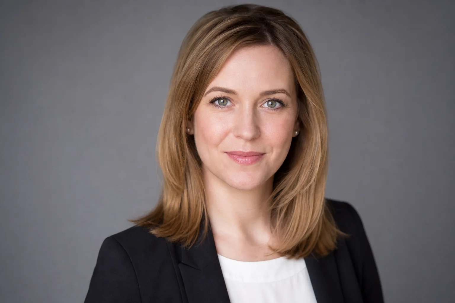 Porträt von Julia Seidel in professionellem Stil